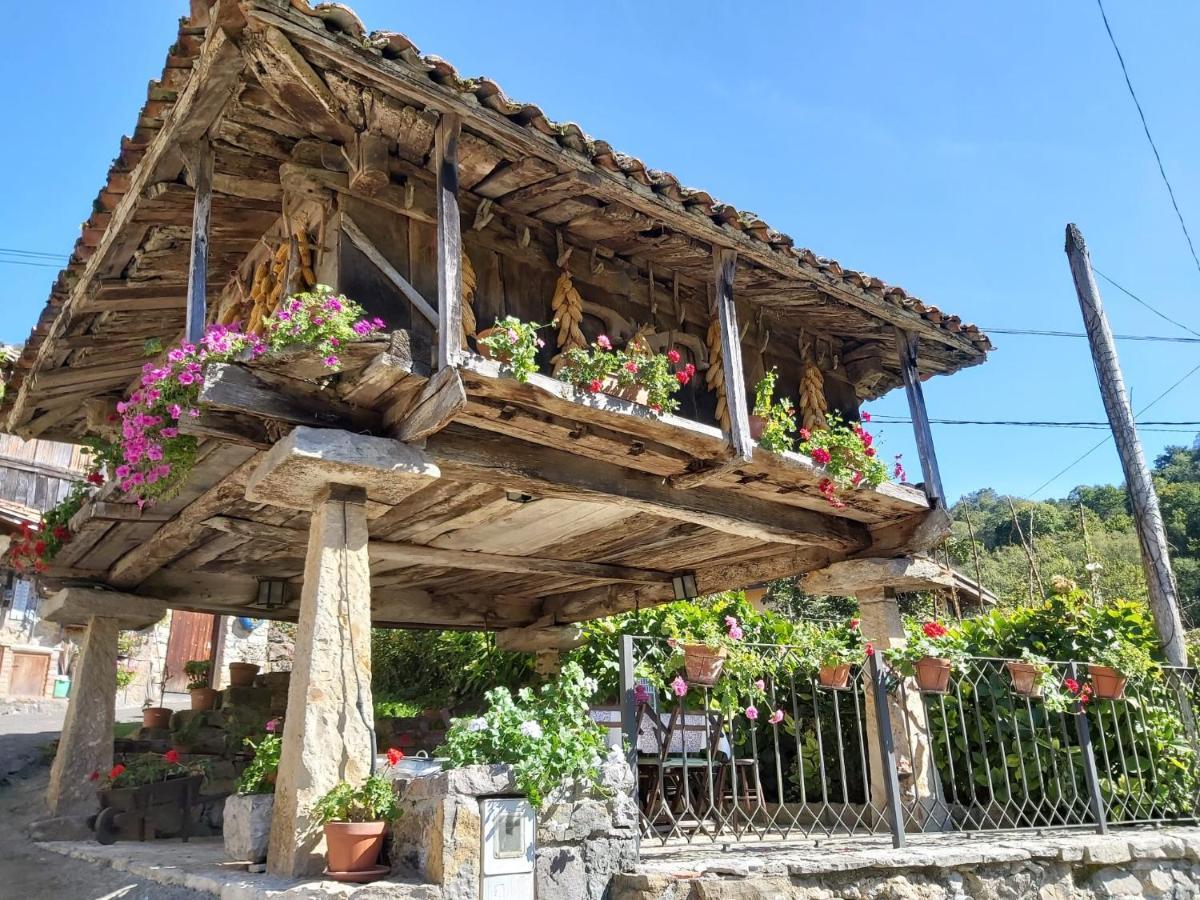 El Colladin Pensionat Llerices Exteriör bild